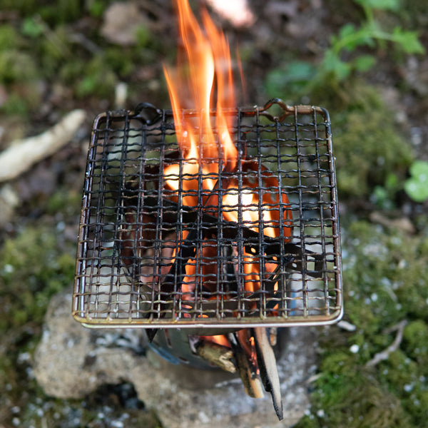 www.forestfundamentals.com Bushcraft Griddle / Grill TrailGrate™ (Folding) | Open-Fire Griddle / Grill Bushcraft UK