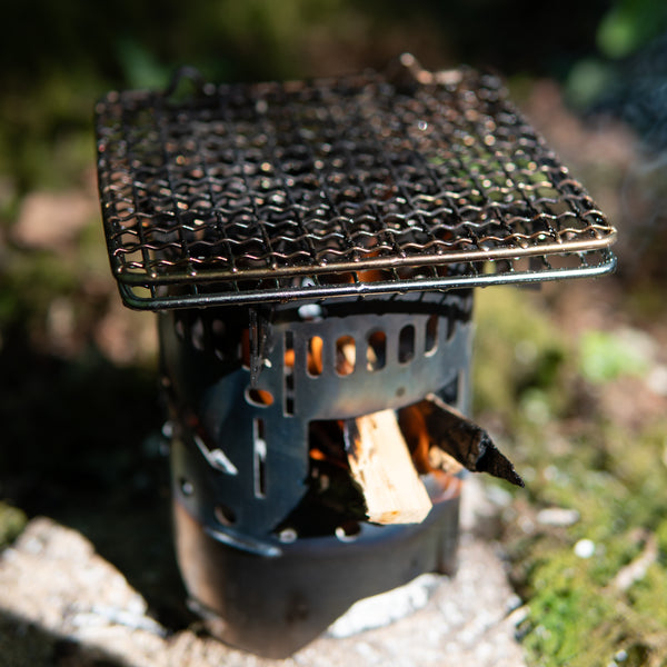 www.forestfundamentals.com Bushcraft Griddle / Grill TrailGrate™ (Folding) | Open-Fire Griddle / Grill Bushcraft UK
